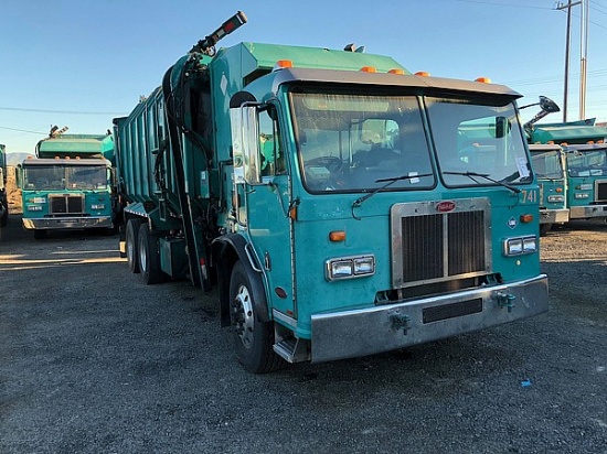 2004 PETERBILT 320