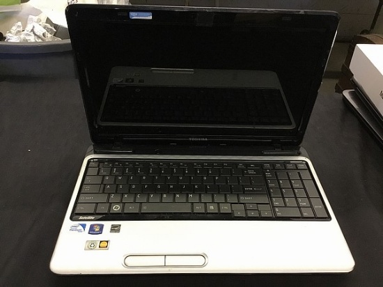 TOSHIBA satellite L755 laptop,no plug, Hard drive possibly removed