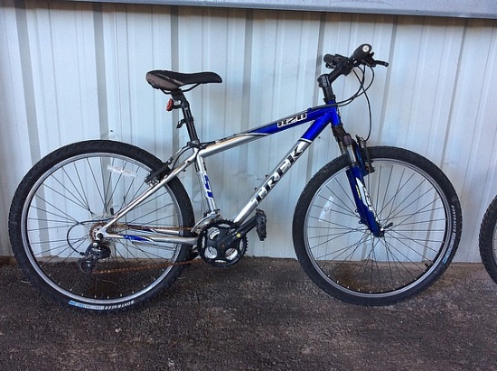 1 bike, trek, 820
