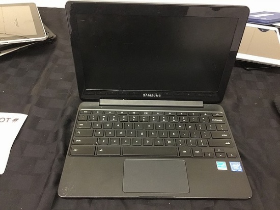 Samsung chrome laptop, no plug