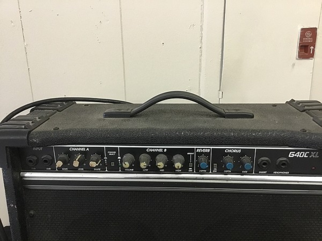 Crate G40C XL guitar amplifier | Art, Antiques & Collectibles Collectibles  Musical Instruments | Online Auctions | Proxibid