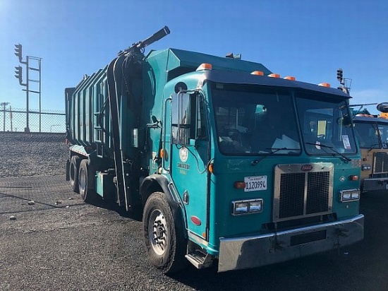 2003 PETERBILT 320