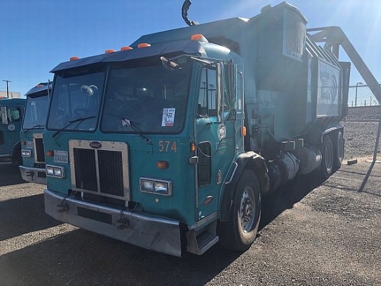 2003 PETERBILT 320