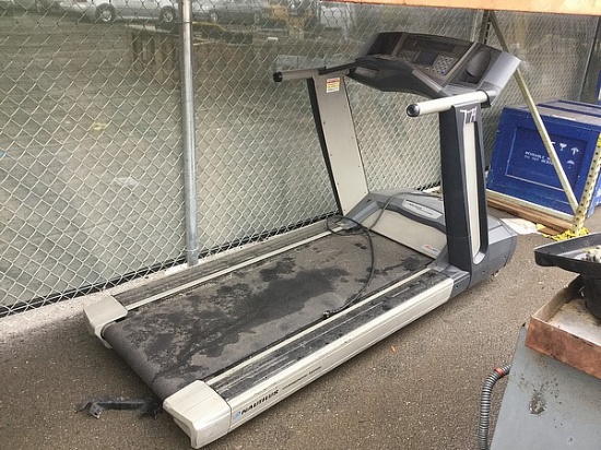 NAUTILUS TREADMILL