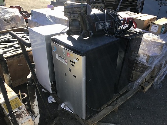 3 MINI FRIDGES & VACUUM CLEANER