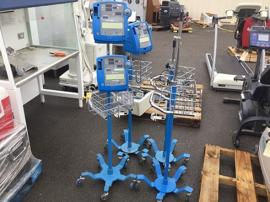4 ROLLING STANDS W/ 3 VITAL SIGNS MONITORS
