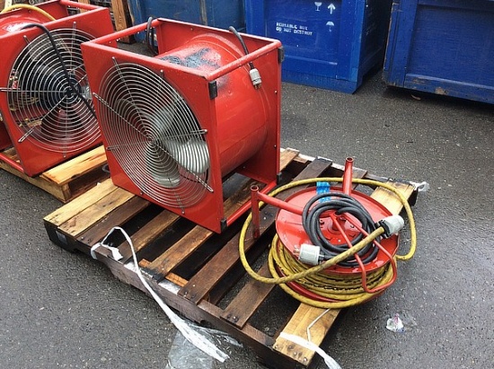 ELECTRIC BLOWER W/ EXTENSION CORD & REEL