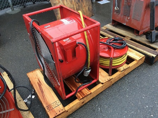 ELECTRIC BLOWER W/ EXTENSION CORD & REEL