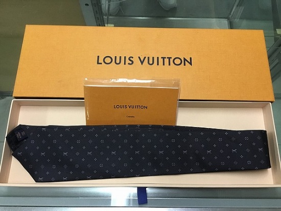 Tie, with box, authenticity unknown