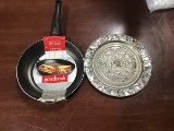 Cooking pan, decorative plate