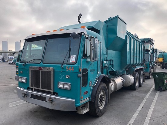 2003 PETERBILT 320