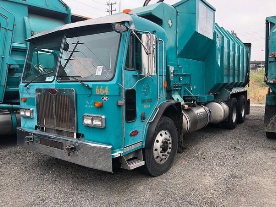 2004 PETERBILT 320