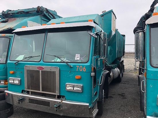 2004 PETERBILT 320