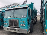 2003 PETERBILT 320