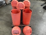 Five plastic trash cans with top (pallet not included)