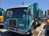 2004 PETERBILT 320