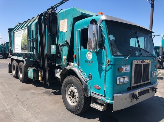 2003 PETERBILT 320