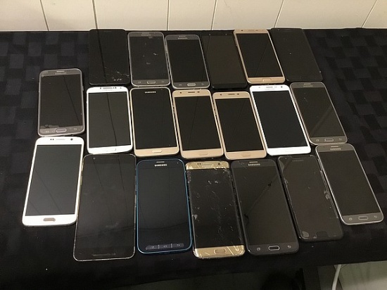 20 Samsung cell phones, possibly locked, some damage