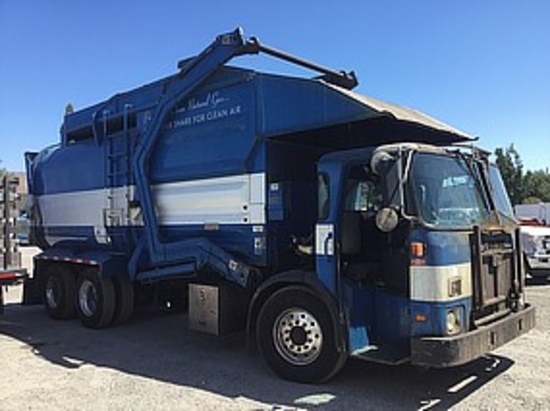 2010 AUTOCAR TRASH TRUCK