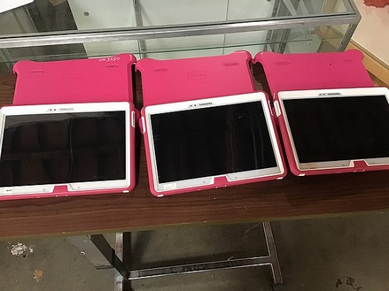 3 Samsung tablets