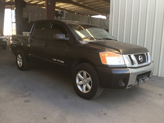 2010 NISSAN TITAN SE