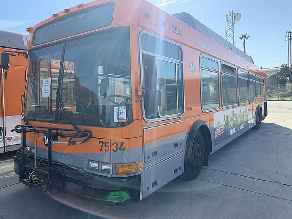 2005 NABI 40LFW-18.02 | Cars & Vehicles Buses | Online Auctions | Proxibid