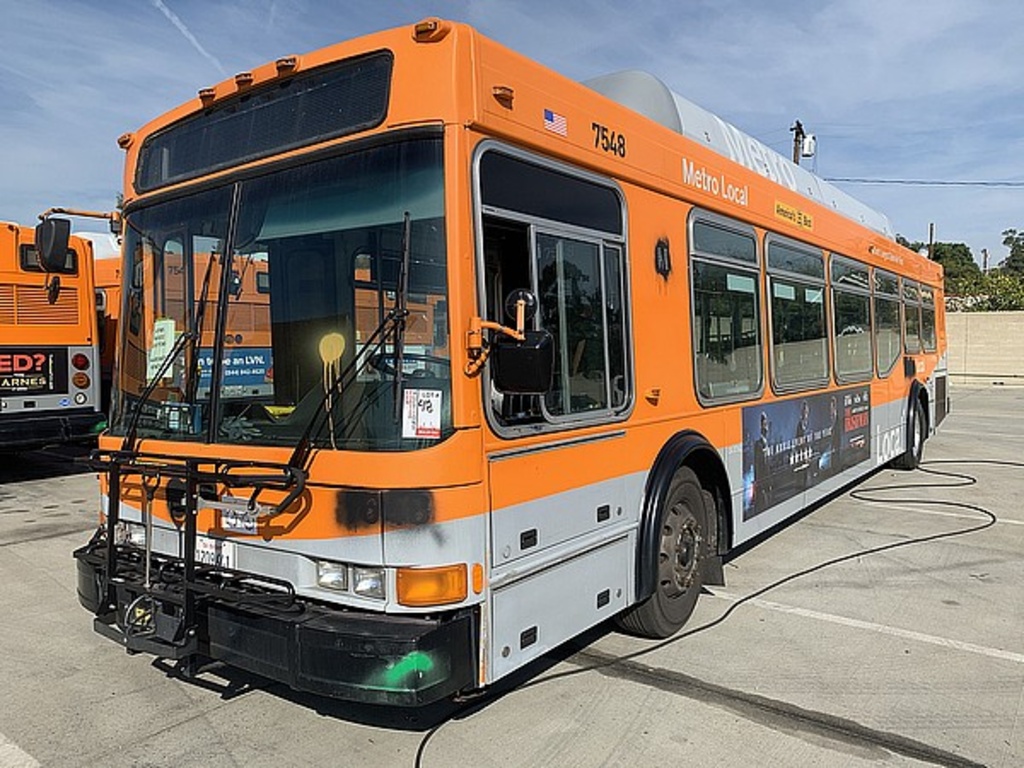 2005 NABI 40LFW-18.02 | Cars & Vehicles Buses | Online Auctions | Proxibid