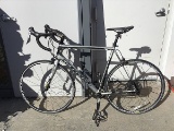 One bike (Gray Cannondale)