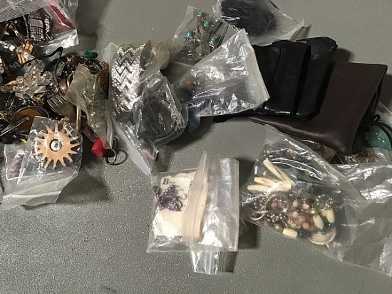 Assorted jewelry