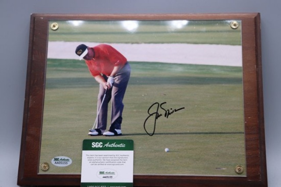 JACK NICKLAUS AUTOGRAPH 8X10 PHOTO. SGC COA. PROFESSIONALLY MOUNTED ON PLAQUE