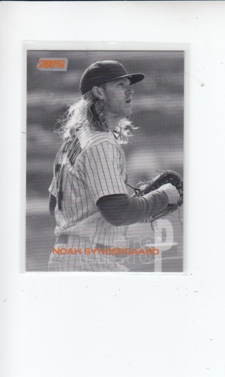 NOAH SYNDERGAARD 2018 STADIUM CLUB BLACK AND WHITE INSERT