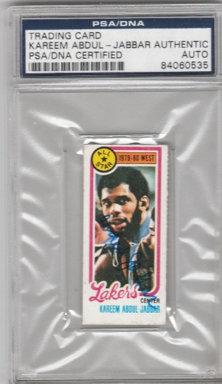 KAREEM ABDUL-JABBAR HAND SIGNED 1980-81 TOPPS CARD / PSA CERTIFIED