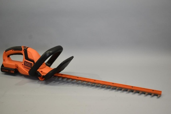 Black & Decker 22in 20-Volt Lithium Ion Cordless Hedge Trimmer