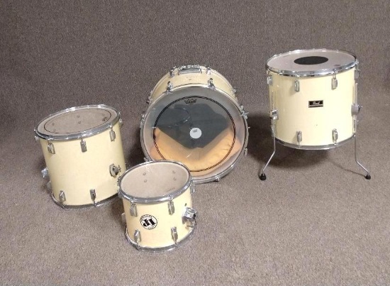 4 Piece Pearl Drum Set
