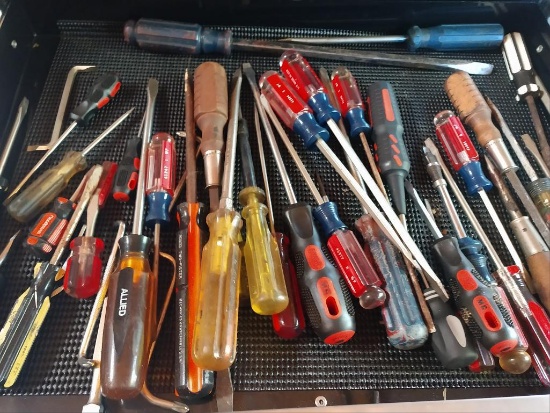 LOT Of Assorted Screwdrivers