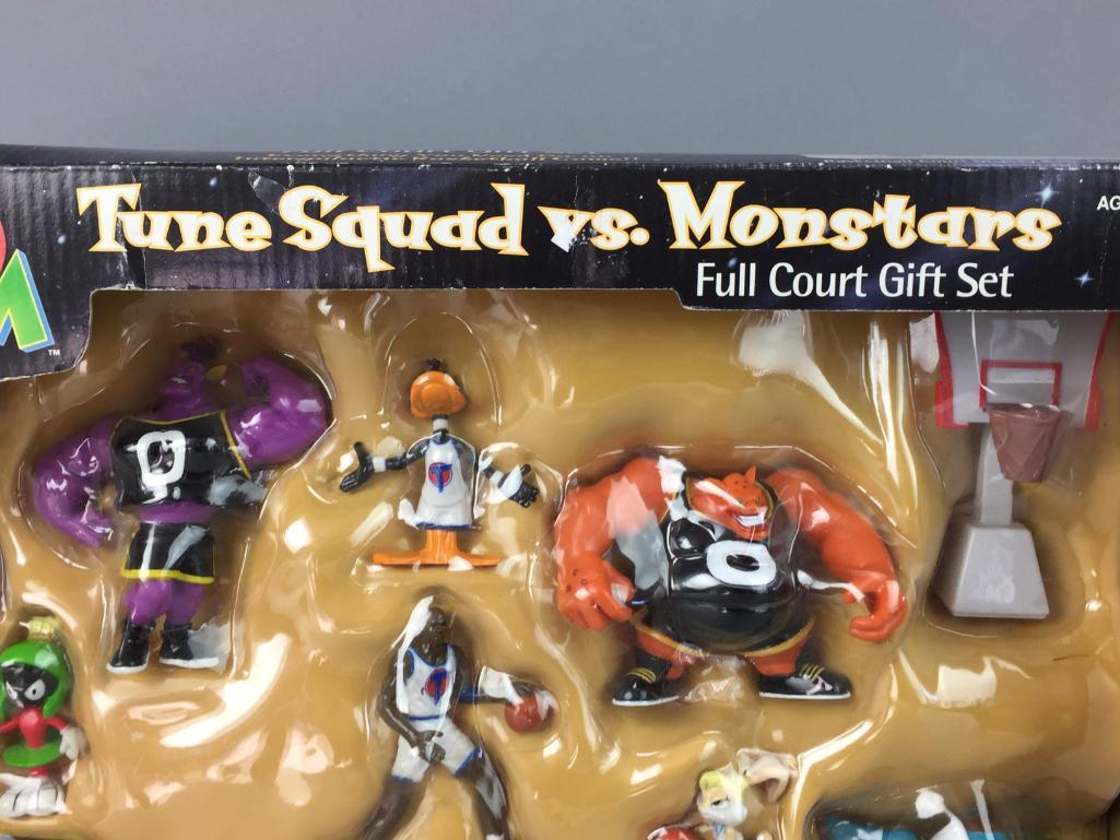 Space Jam '96 Tune Squad Vs. Monstars Full Court Gift Set Figure