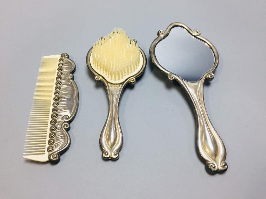 international silver company 3 piece dresser set NEW INTERNATIONAL SILVER CO Silver Plate 3 Piece Dresser Set No 99117993