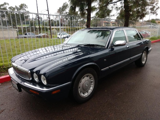 2000 Jaguar XJ8 Passenger Car