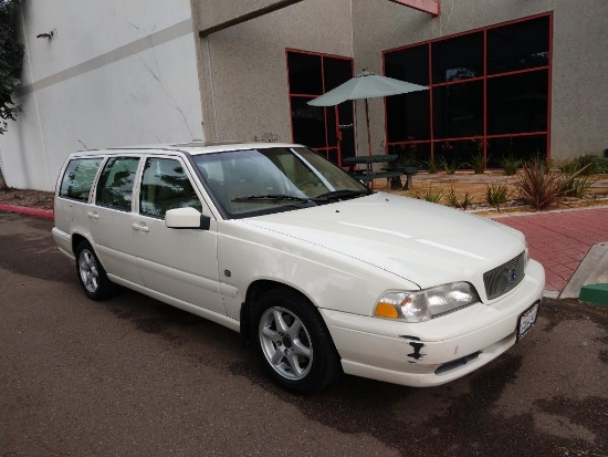 1999 Volvo V70 Passenger Car