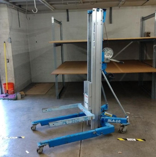 Genie Superlift Advantage 1,000 Pound Material Lift