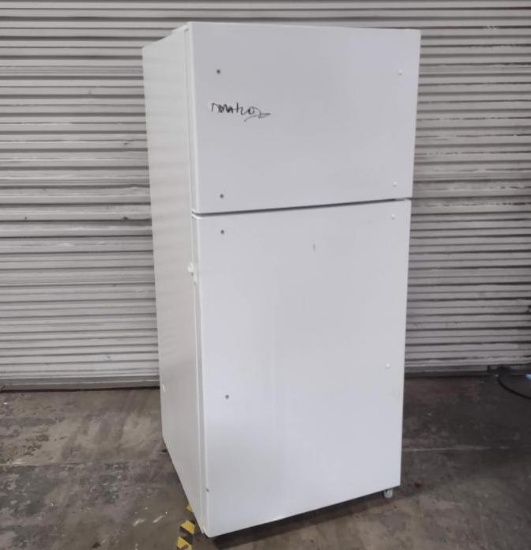 NEW White 18 Cubic Foot Top Freezer Refrigerator