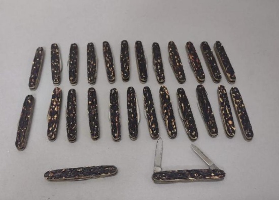 26 Vintage Pocket Knives