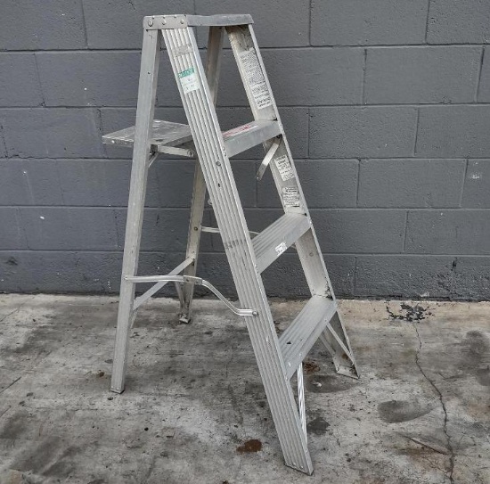 4ft Aluminum Ladder