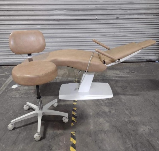 Royal Dental Chair With Matching Doctors Stool
