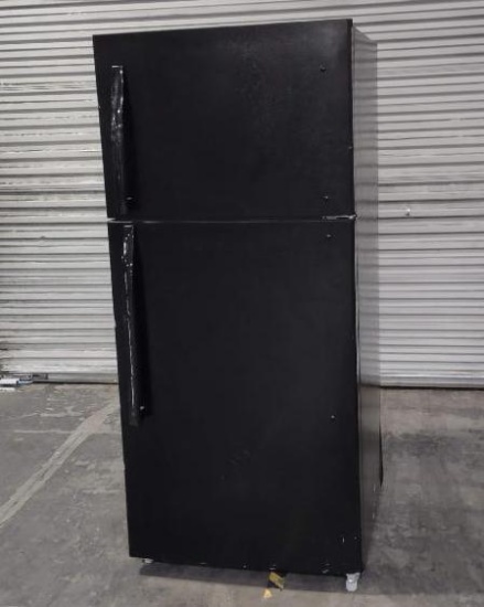 18 Cubic Foot Black Refrigerator With Top Freezer