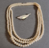 Vintage Costume Jewelry Pearl Necklace With Pin