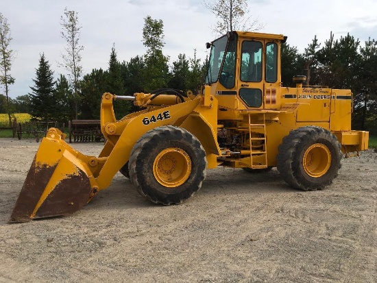 1988 John Deere 644E wheel loader; cab w/ heat; 20.5 x 25 tires; auxiliary hydraulics; 4 speed