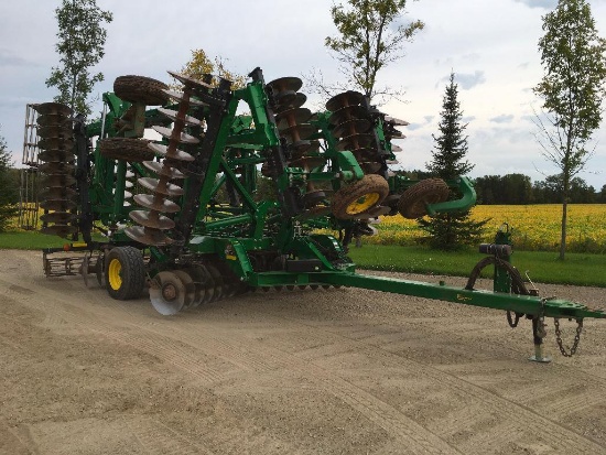 2015 John Deere 2623 disc; 40ft 8in; rock flex; single point depth control; 9in spacing; round bar