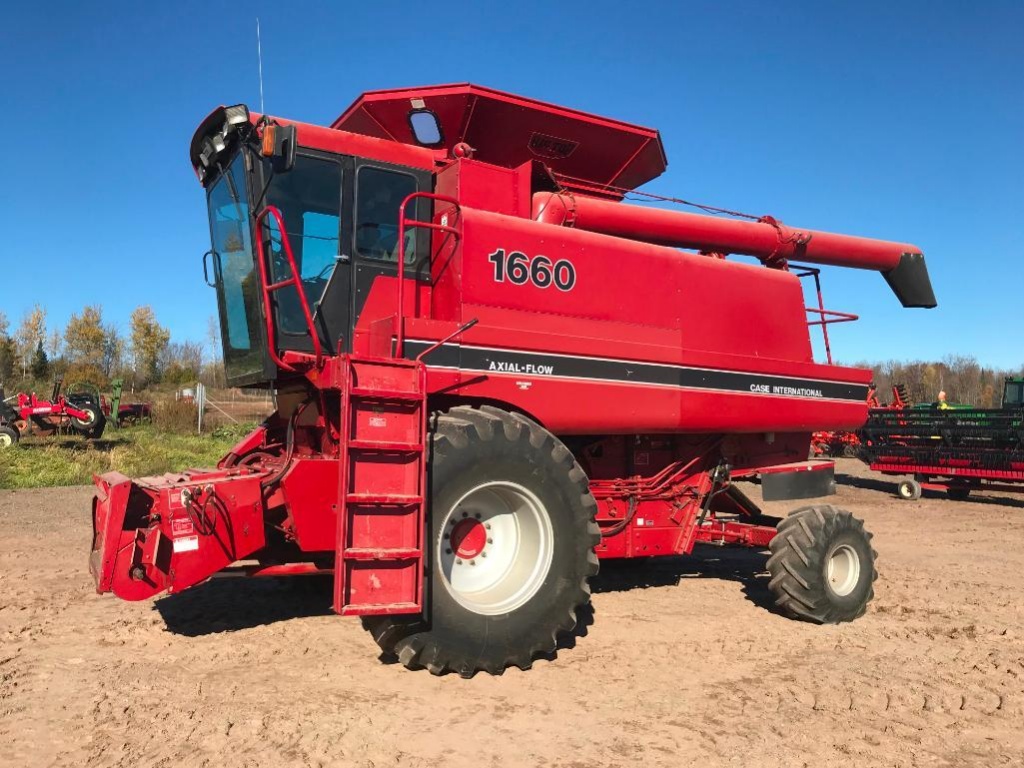 1988 Case IH 1660 combine; CHA; 30.5 x 32 drive tires; rock trap; straw  spreader & chopper; IH | Farm Equipment & Machinery Harvest Equipment  Combines & Harvesters | Online Auctions | Proxibid