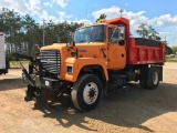 (TITLE) 1995 Ford L8000 single axle dump truck; Cummins 8.3L engine; Allison auto; steel dump box;